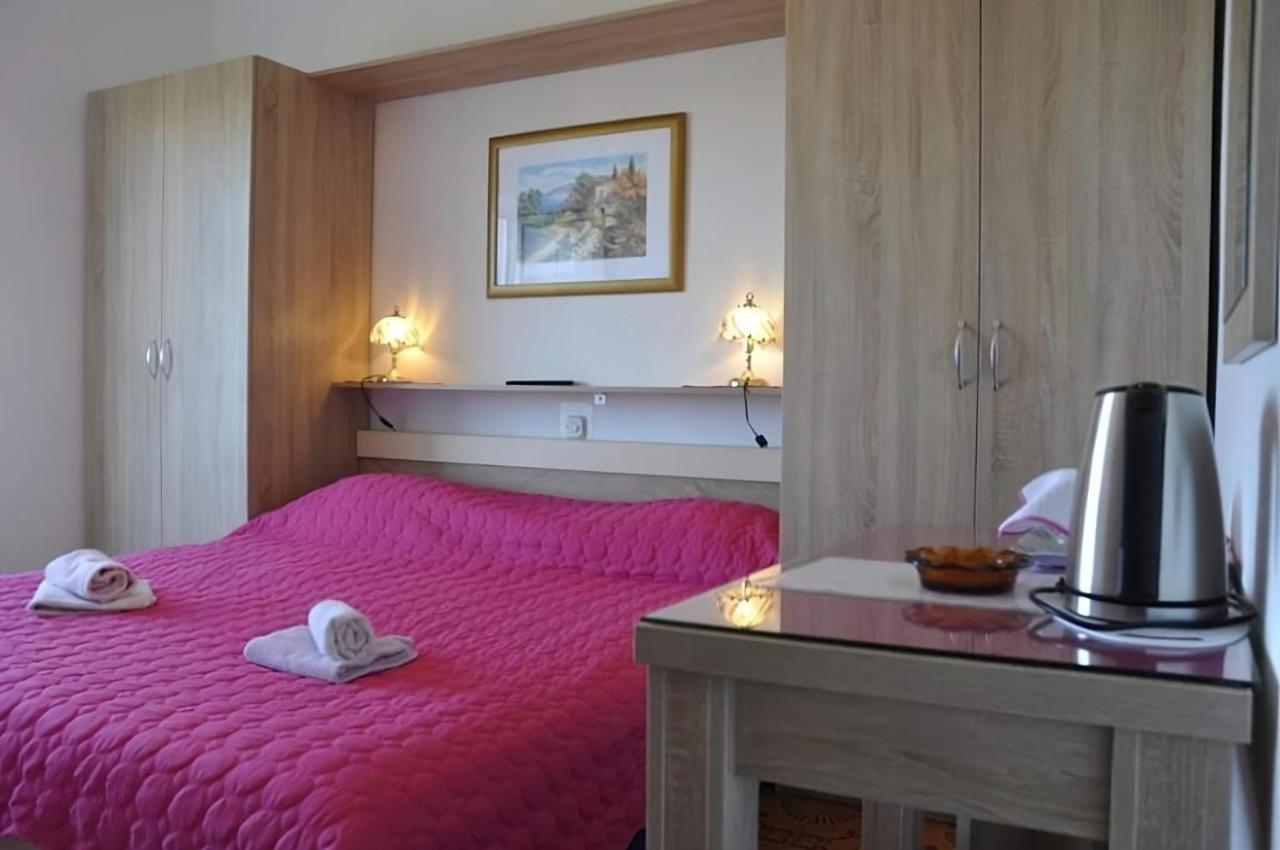 Kuca Carmen Hotell Rab Town Exteriör bild